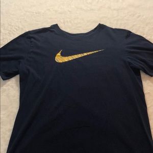 Nike men’s shirt